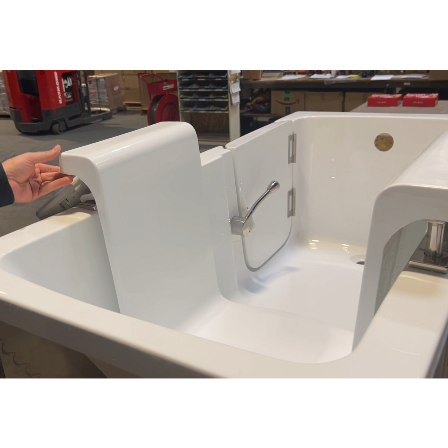 Acritec Integrity 61" Walk-In Bathtub with Hydraulic Seat – 61" x 29⅞" x 24" – White